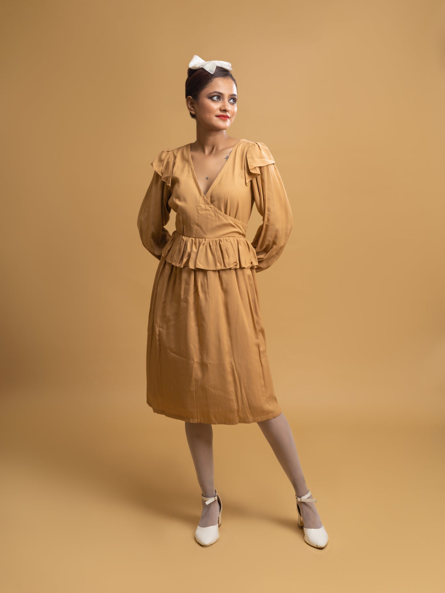 TAN OVERLAP LAYER ROBE